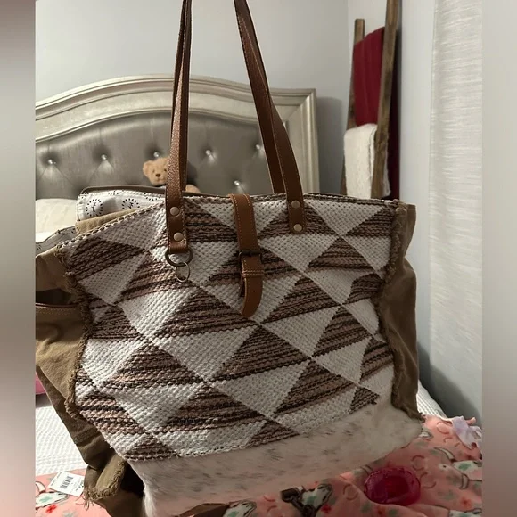 SEE ALL PHOTOS FOR ALL DETAILS - Picture 2 of 13